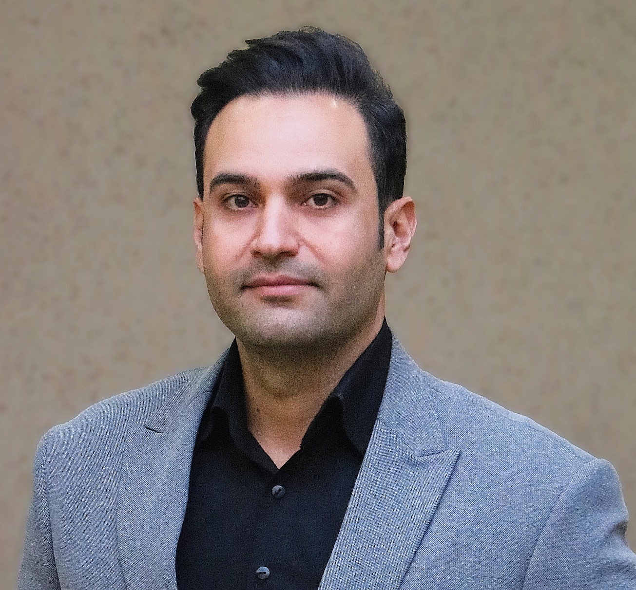 اکبر قدرت نما